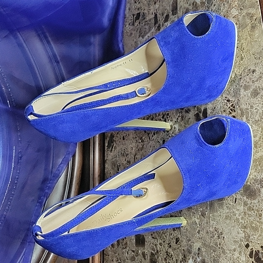 Daily Shoes high heel stiletto platform shoe. Size 11.